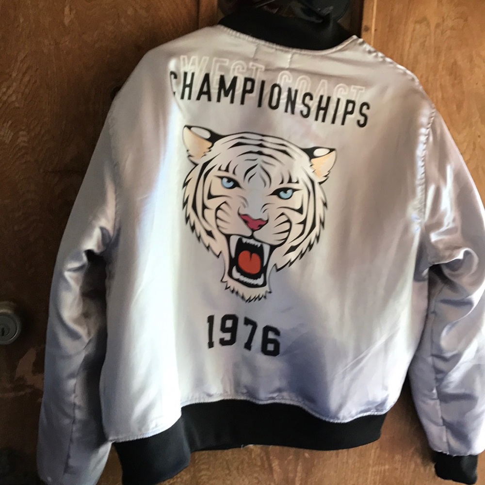 👊🏻Metallic Bomber Jacket